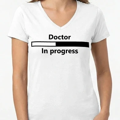 Női V-nyakú póló - Doctor in progress