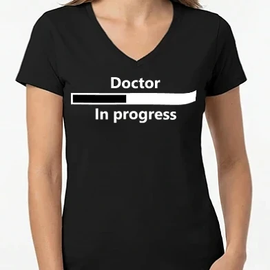 Női V-nyakú póló - Doctor in progress világos