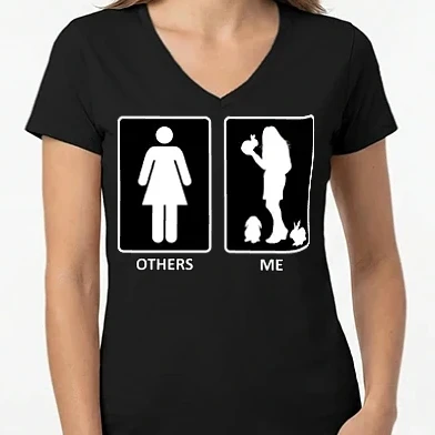 Női V-nyakú póló - Others vs. Me (nő) - nyuszi