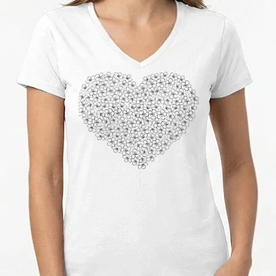 Női V-nyakú póló - Szívforma virágokból