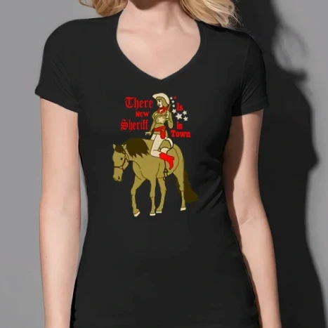 Női prémium V-nyakú póló - Cowgirl lóháton