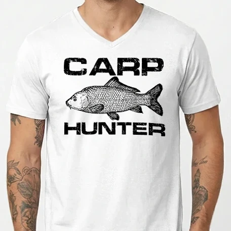 Férfi V-nyakú póló - Carp Hunter (Ponty vadász)