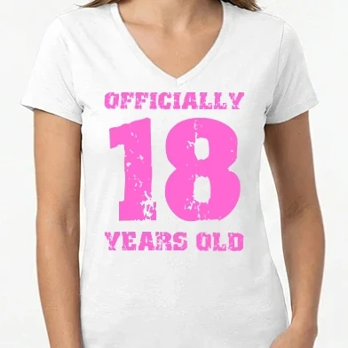 Női V-nyakú póló - Hivatalosan 18 éves (pink)