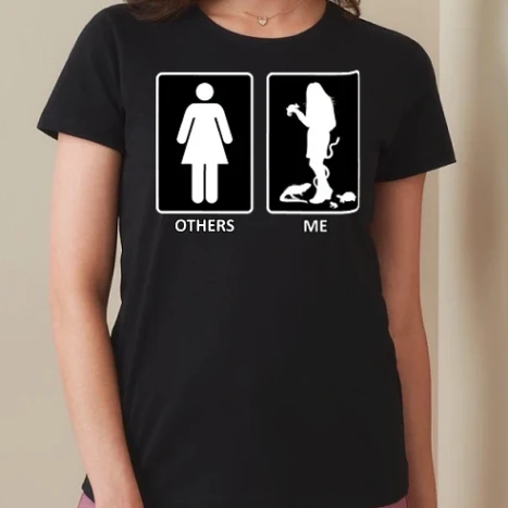 Női prémium kerek nyakú póló  - Others vs. Me (nő) - hüllő