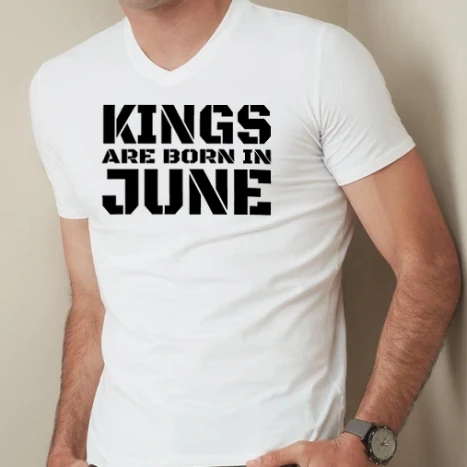 Férfi prémium fit V-nyakú póló - Kings Are Born In June