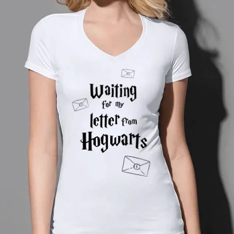 Női prémium V-nyakú póló - Waiting for my letter from Hogwarts