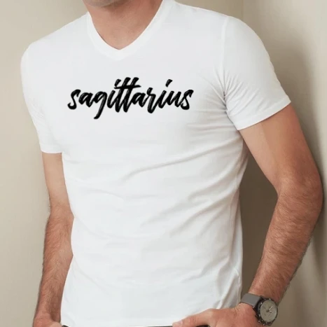 Férfi prémium fit V-nyakú póló - Sagittarius