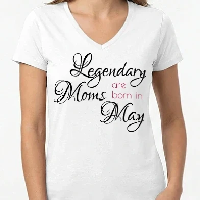 Női V-nyakú póló - Legendary Moms are born in May