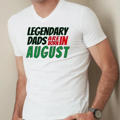 Férfi prémium fit V-nyakú póló - Legendary Dads are born in August