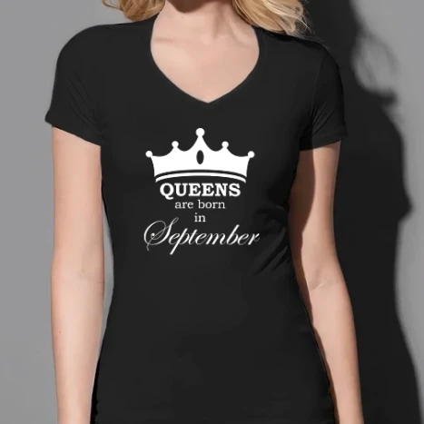 Női prémium V-nyakú póló - Queens are born in September