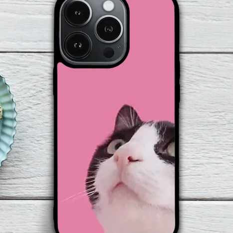 iPhone telefontok - Macska egy pink szobában