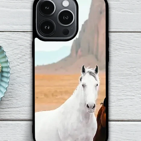 iPhone telefontok - Fehér és barna ló a sivatagban